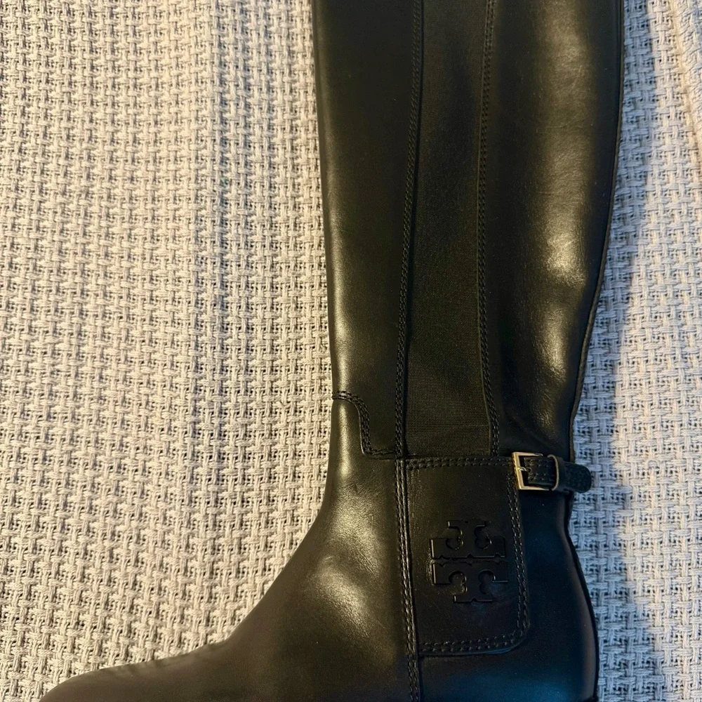 Tory Burch Perfect Black Wyatt 2 Boot Calf Leather Stretch. Like New! - Picture 4 of 12